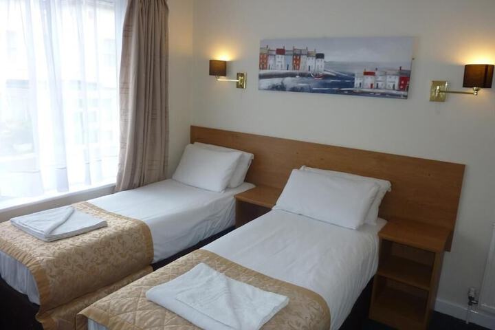 Room 5 of 11