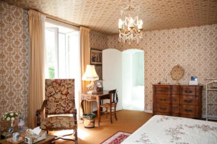 Room 3 of 12