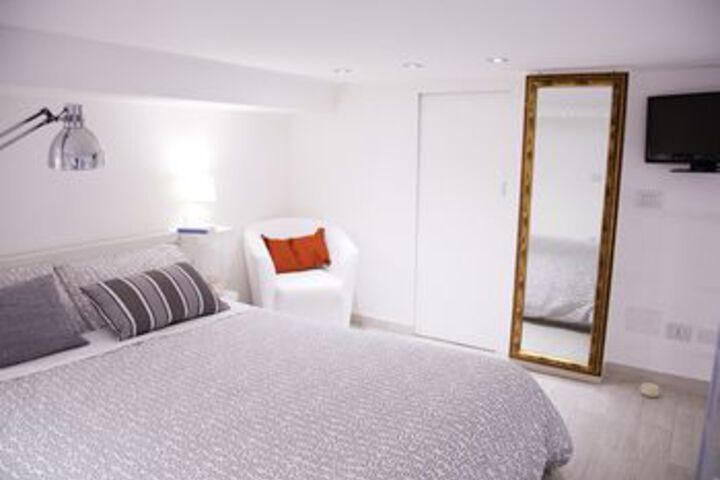 Room 12 of 26