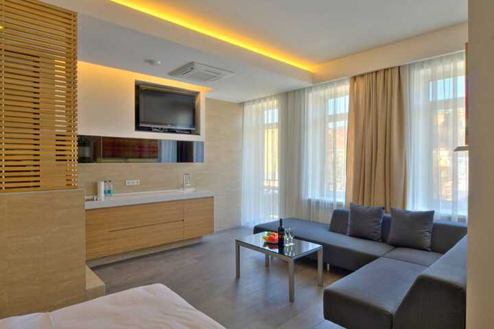 Room 41 of 100