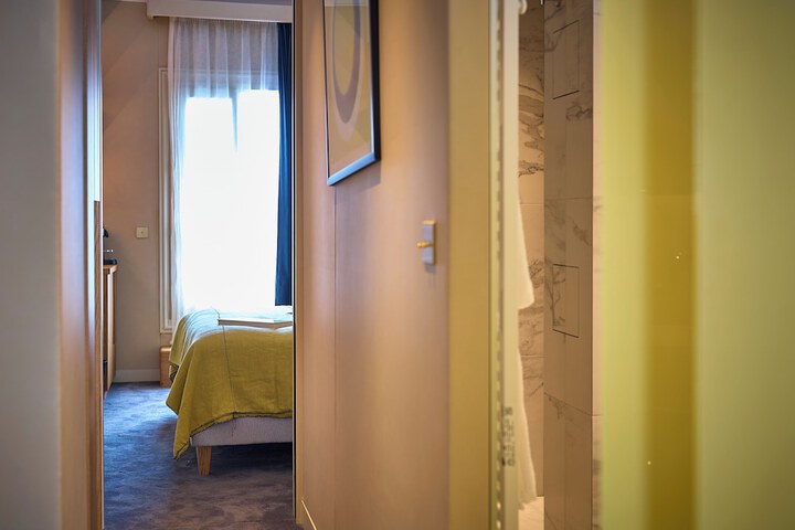 Room 61 of 221