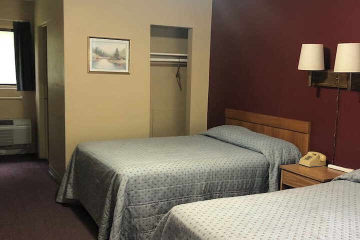 2 Double Beds (13 of 14)