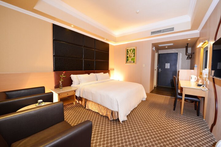 Room 6 of 48