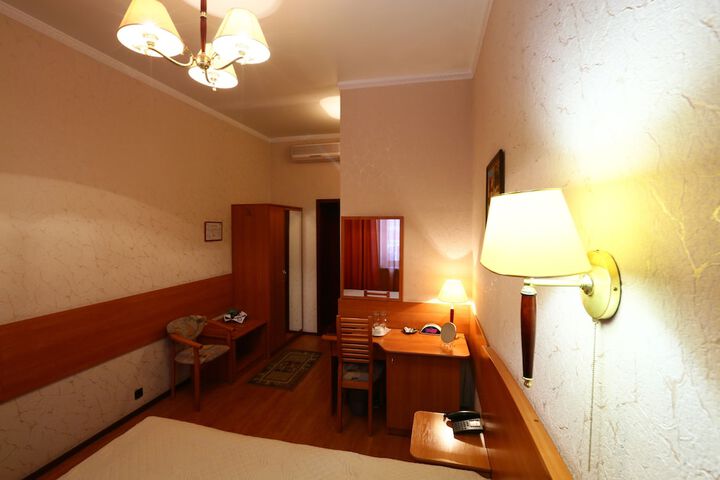 Room 4 of 33