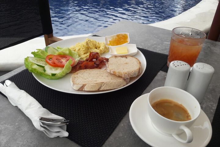 Breakfast/Coffee Service 26 of 32