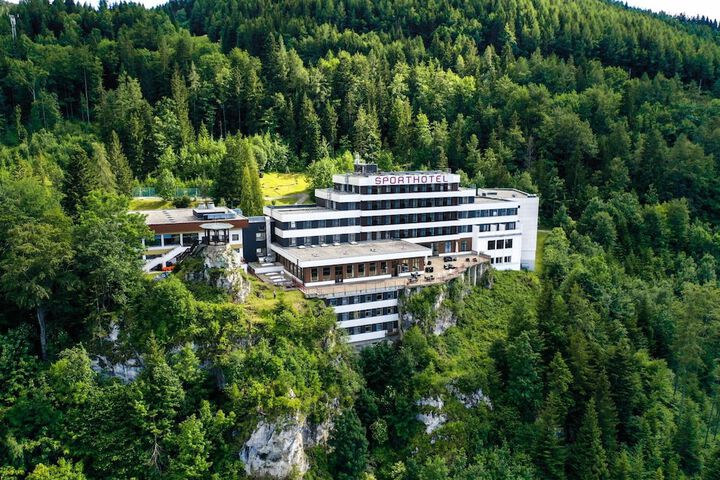 Hotel 74 of 79