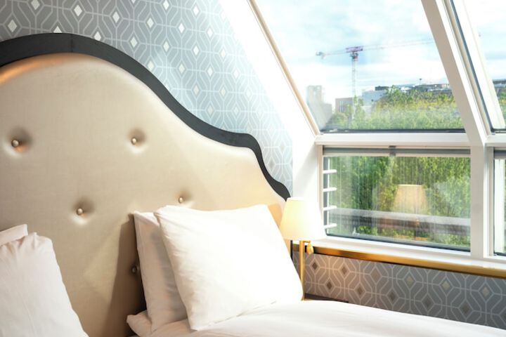 Room 52 of 104