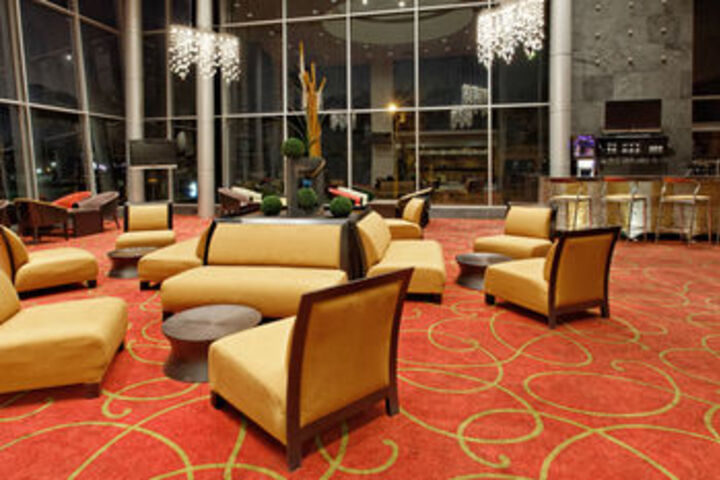Lounge 43 of 66
