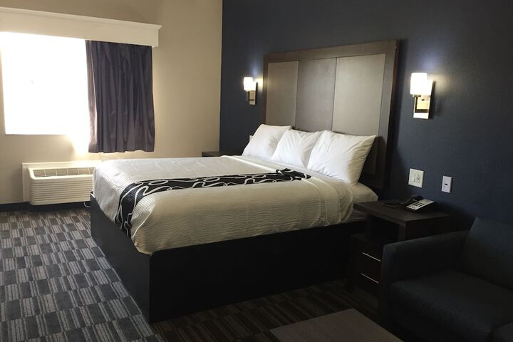 Suite King Size Bed (16 of 20)
