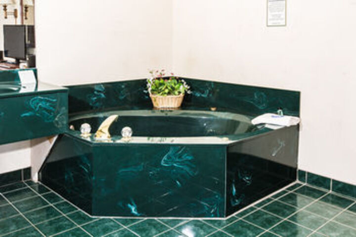 Hot Tub 45 of 56