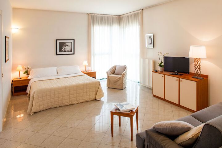 Room 5 of 40