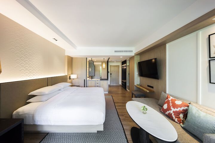 Room 8 of 118