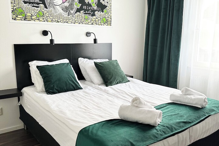 Room 11 of 25