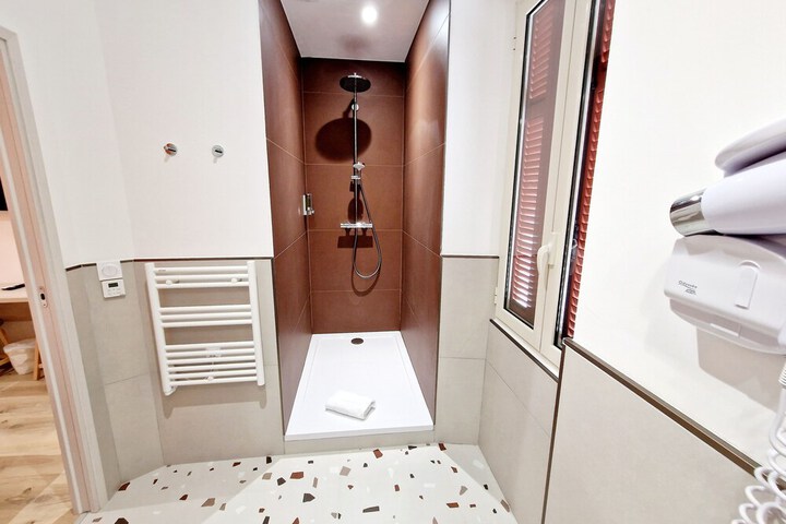 Room 76 of 112