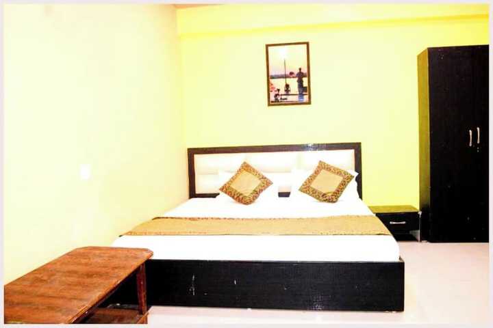 Room 8 of 28
