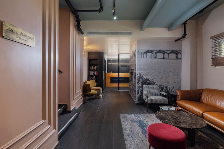 Entrance & Lobby