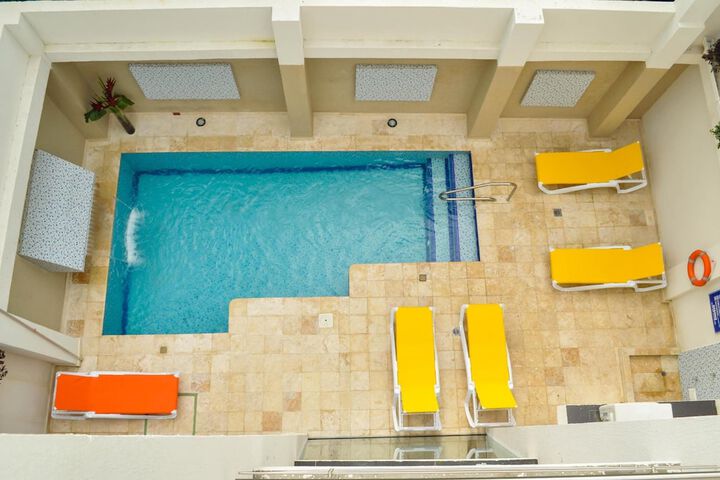 Hotel Pool