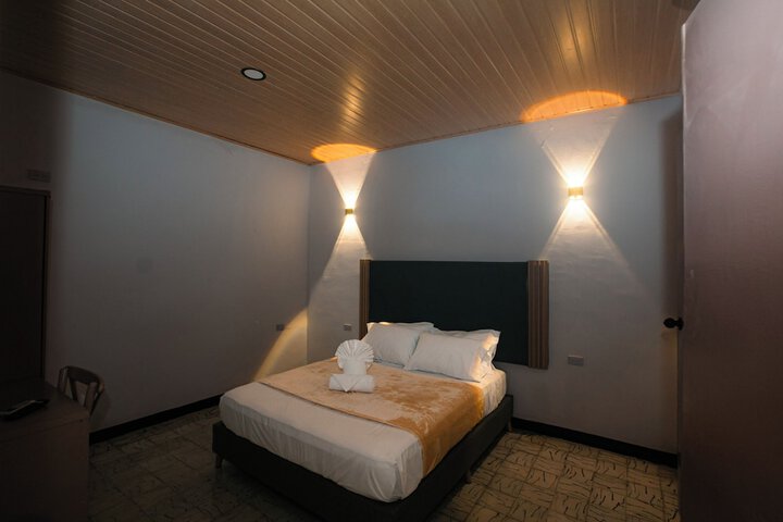 Room 18 of 39