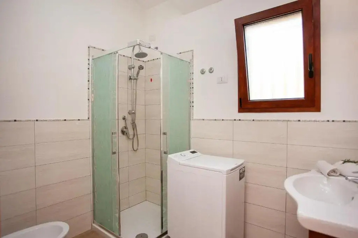 Room 6 of 11