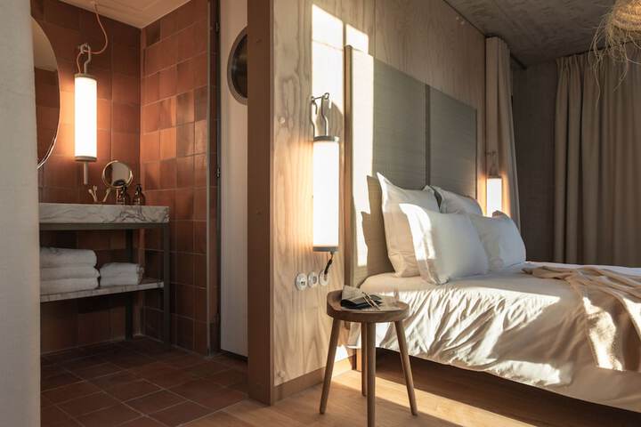Room 33 of 66