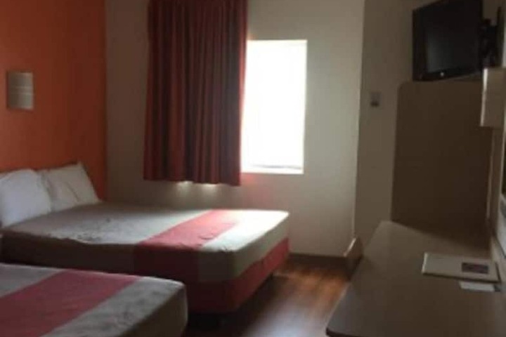 Room 17 of 34
