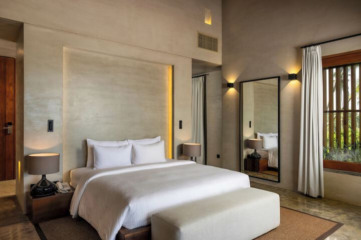 Room 28 of 82