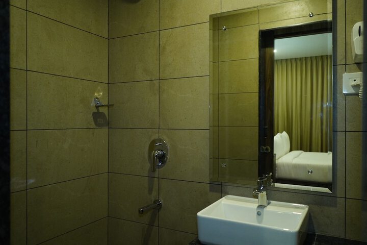Room 28 of 42