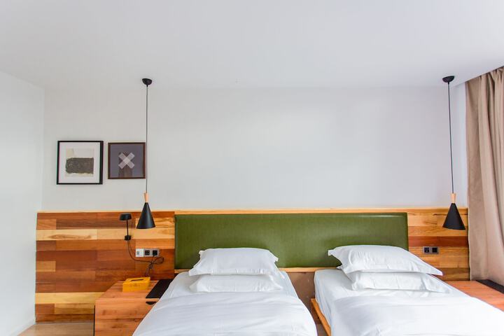 Room 10 of 68