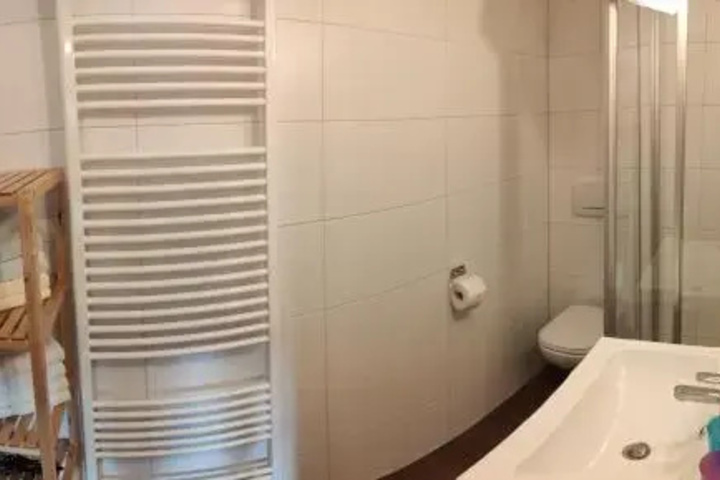 Room 6 of 10