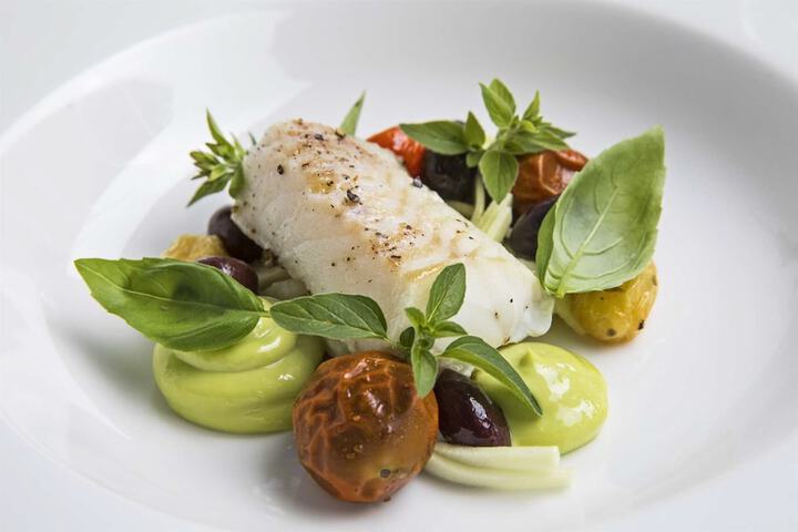Lounge 63 of 76