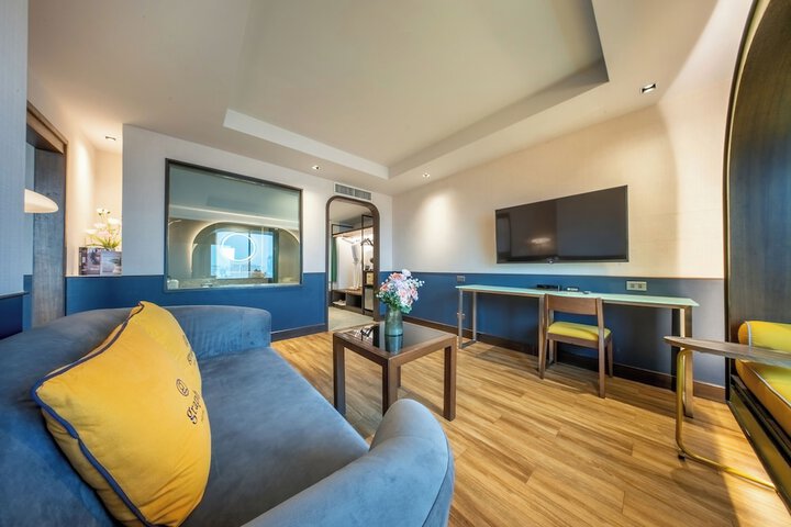 Room 34 of 64