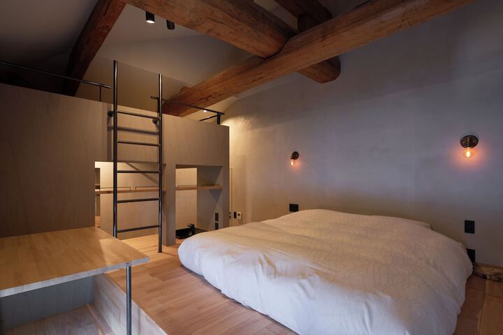 Room 6 of 20