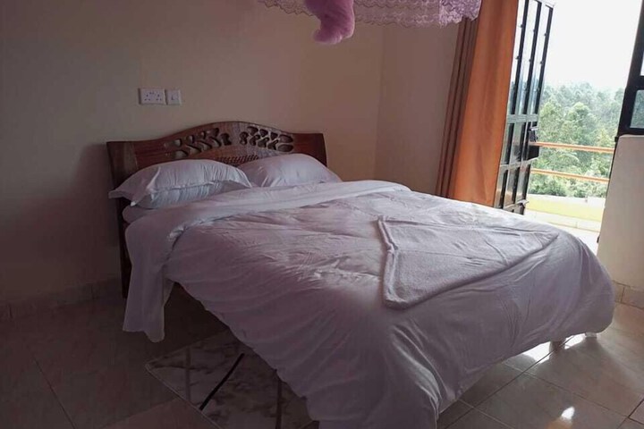 Room 2 of 35