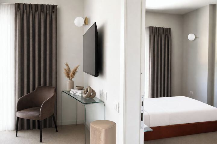 Room 15 of 77