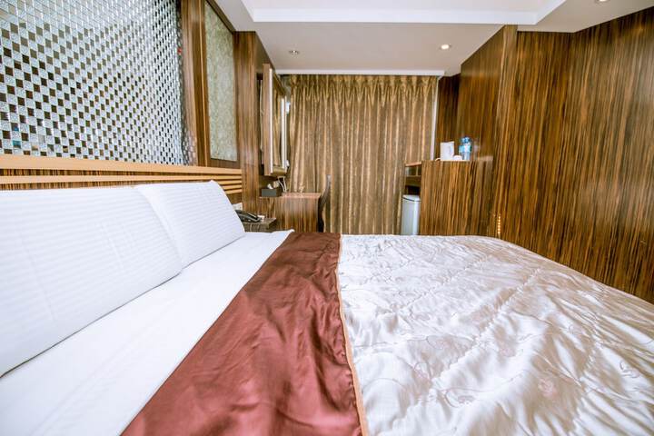 Room 16 of 72