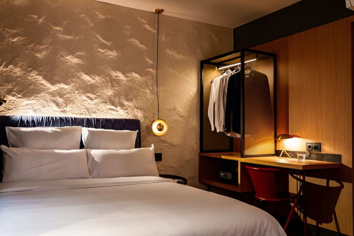 Room 15 of 77