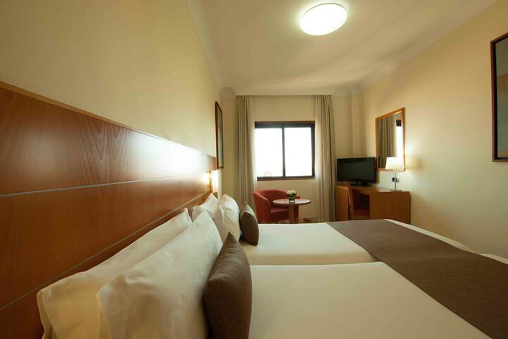 Room 7 of 33