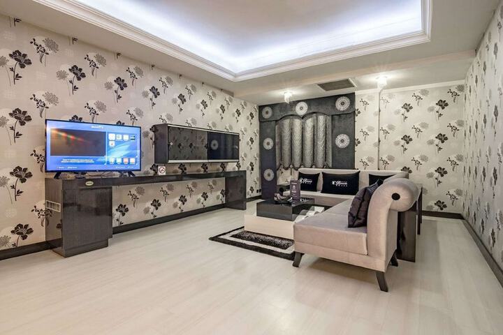 Room 3 of 46