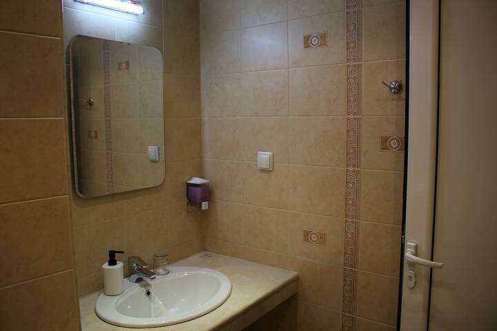 Room 17 of 35