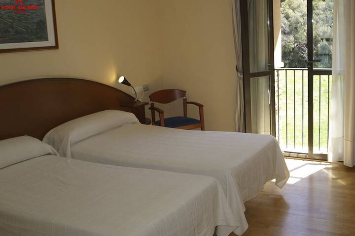 Room 10 of 37