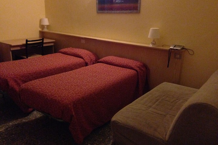 Room 7 of 48