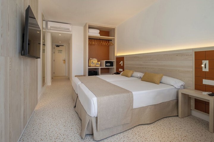 Room 19 of 94