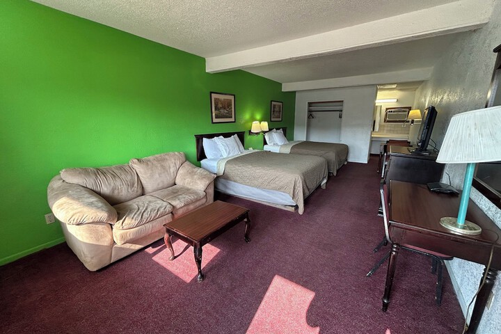 Room 9 of 22