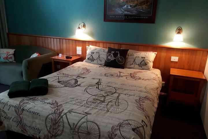 Room 5 of 62