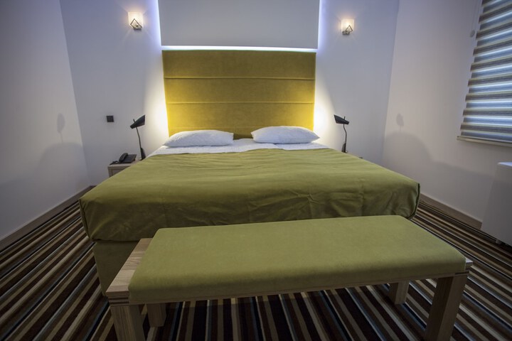 Room 5 of 42