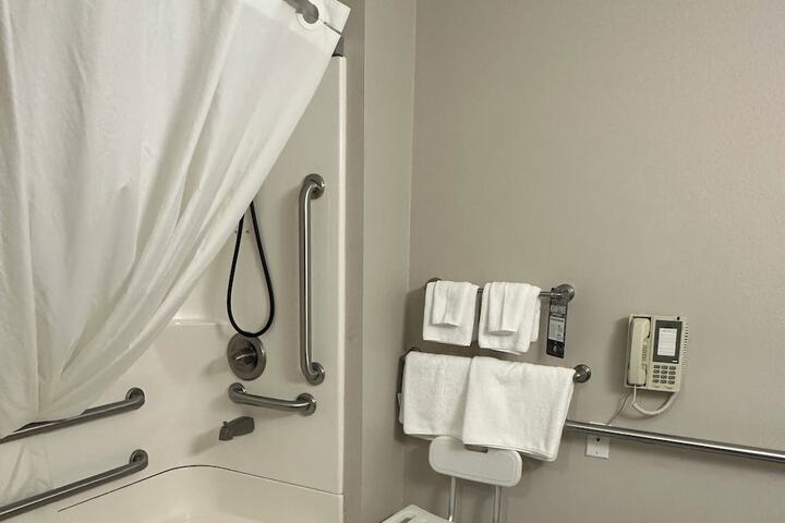 1 Queen Bed Mobility Accessible (10 of 10)