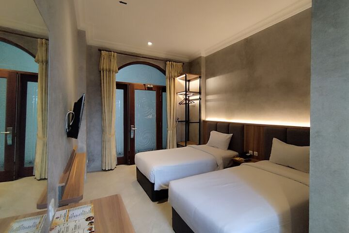 Room 12 of 49