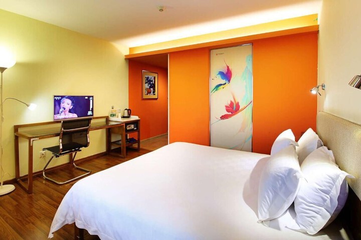 Room 15 of 27