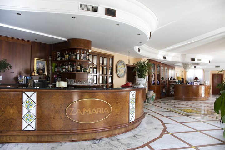 Lounge 57 of 72