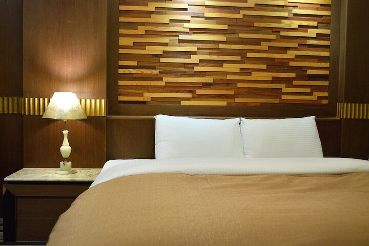 Room 12 of 33